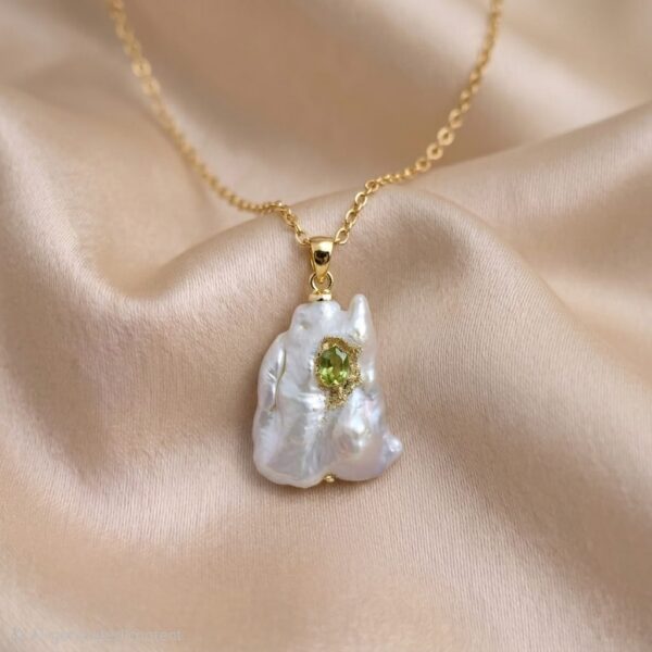 The Peridot Aura Pearl Pendant